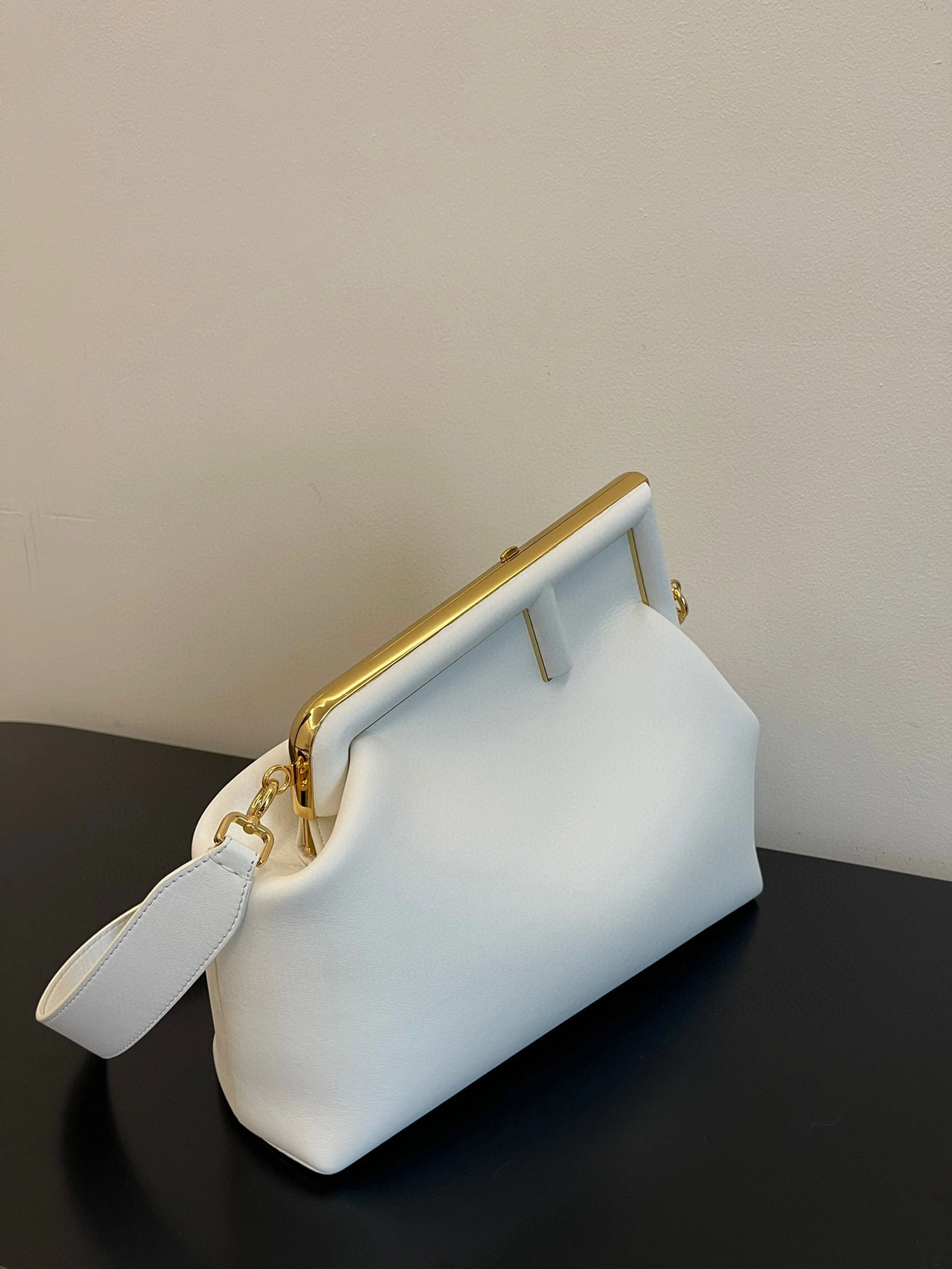 MOMO- 8BP127-ABVE-F1C76 item：B-B000E2717C