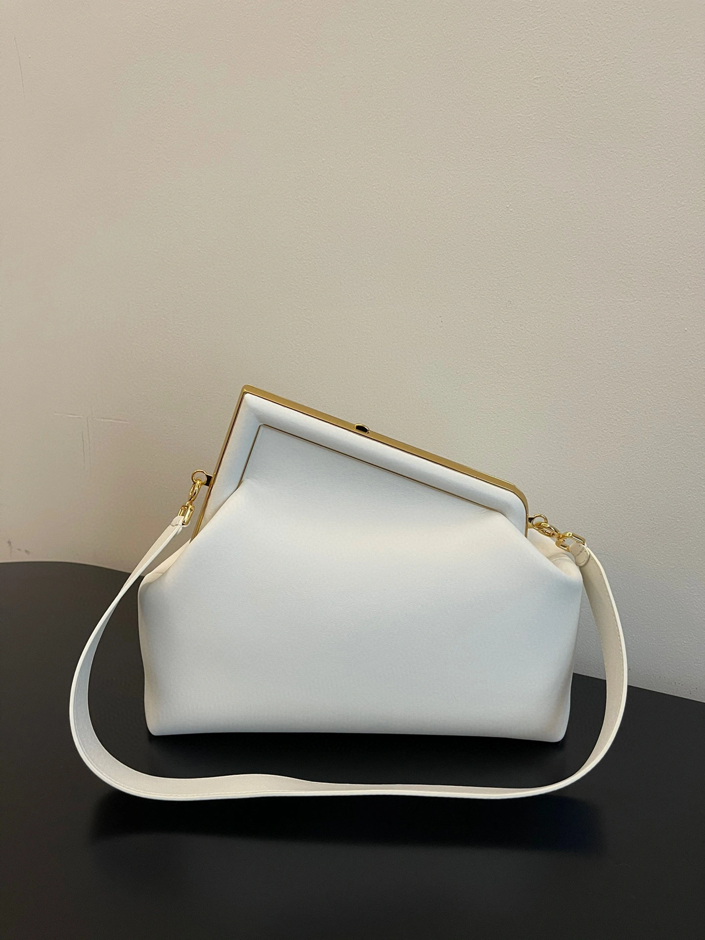 MOMO- 8BP127-ABVE-F1C76 item：B-B000E2717C