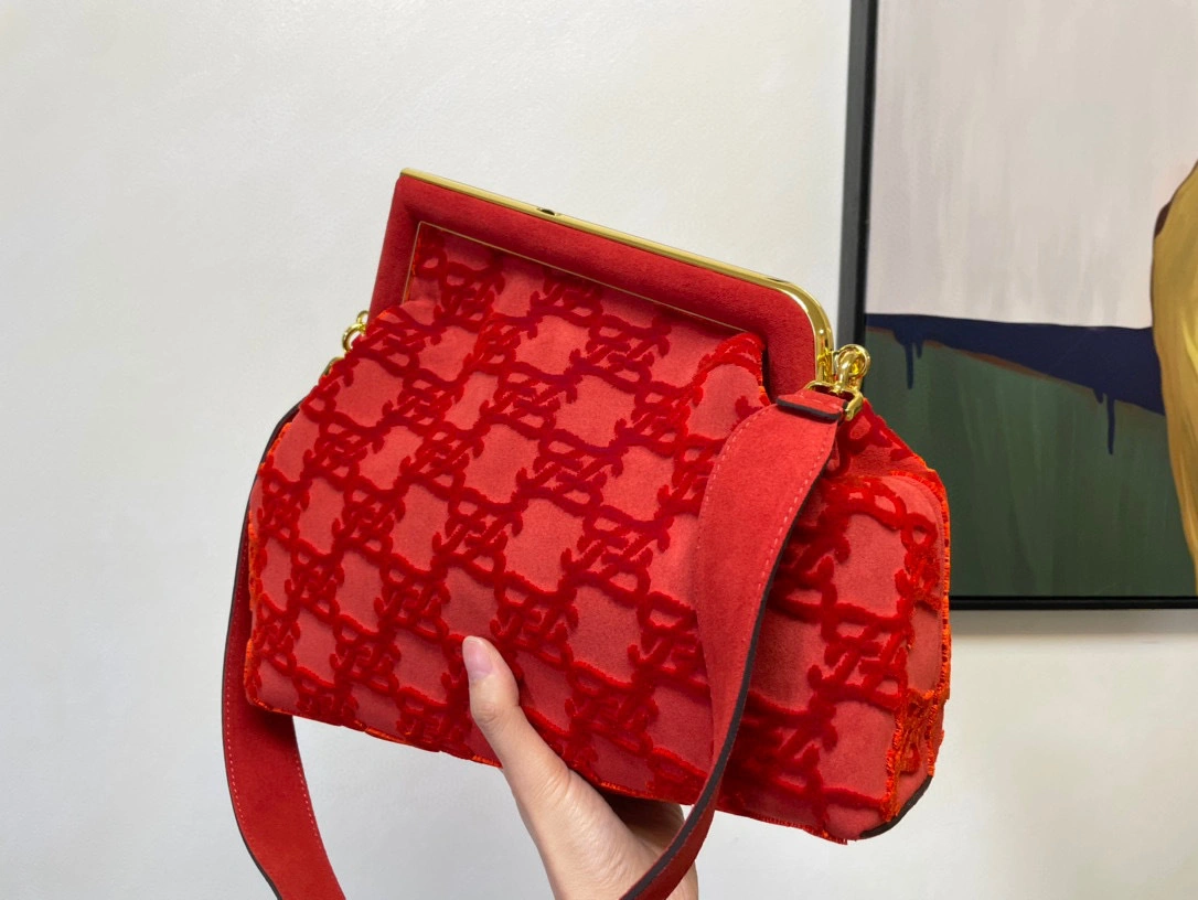 MOMO- 8BP127-AGXK-F0C3Q First item：B-B063E2720C