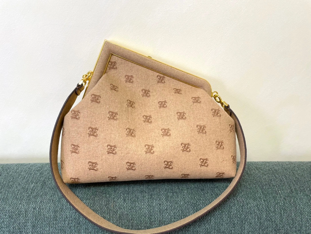MOMO- 8BP127-AHNG-F0J2D First item：B-B000E2716C
