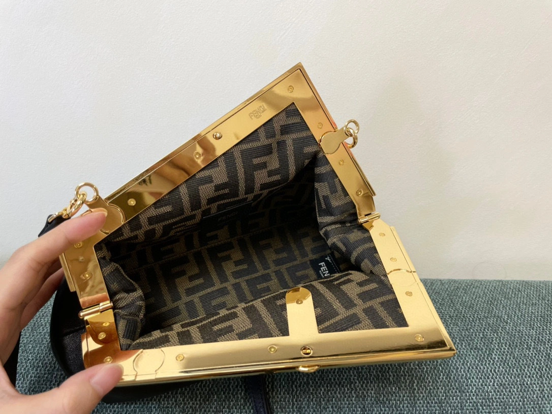 MOMO- 8BP129-ABVE-F0KUR First item：B-B000E2731C
