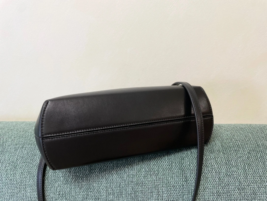 MOMO- 8BP129-ABVE-F0KUR First item：B-B000E2731C