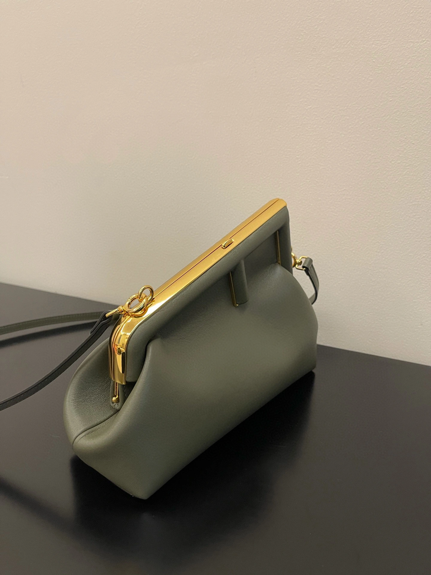 MOMO- 8BP129-ABVE-F14QW First item：B-B000E2728C