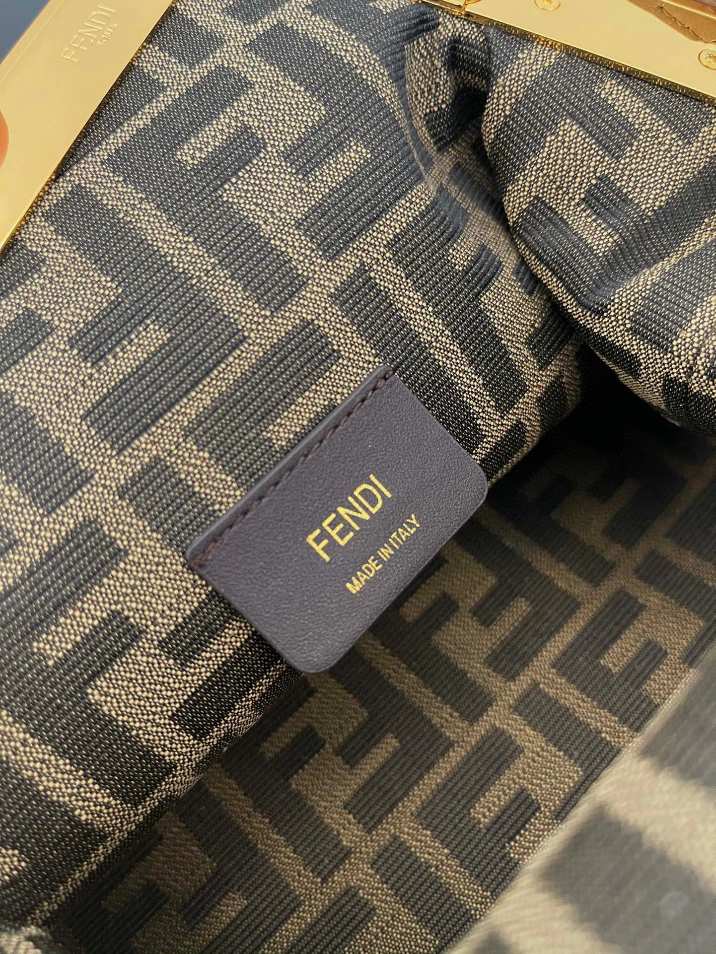 MOMO- 8BP129-AGWR-F1GEN First item：B-B177E2726C