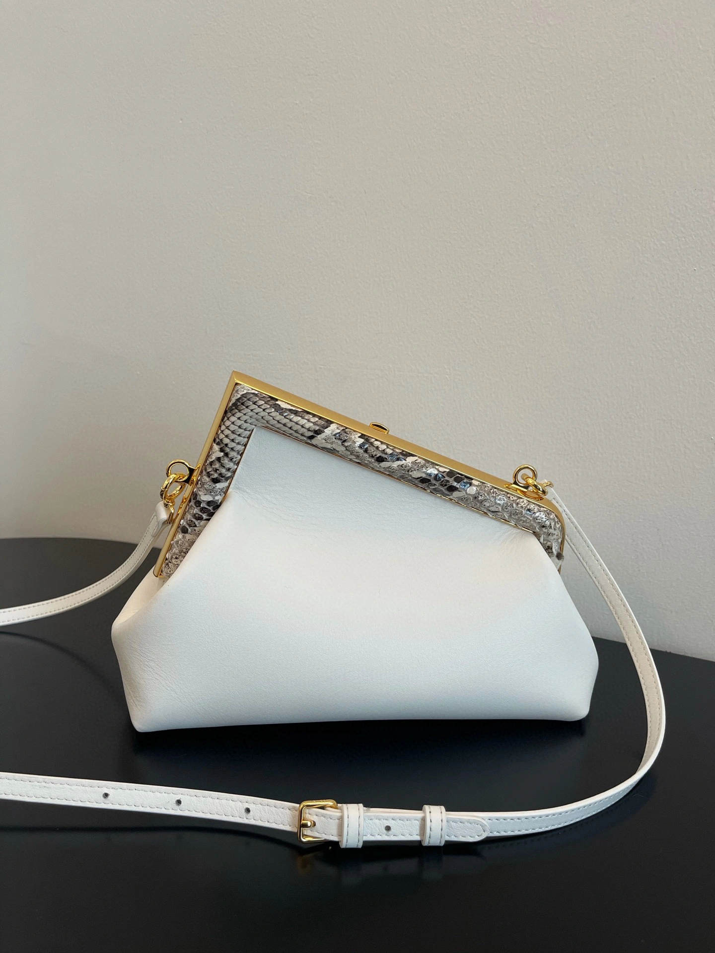 MOMO- 8BP129-AGWR-F1GEN First item：B-B177E2726C