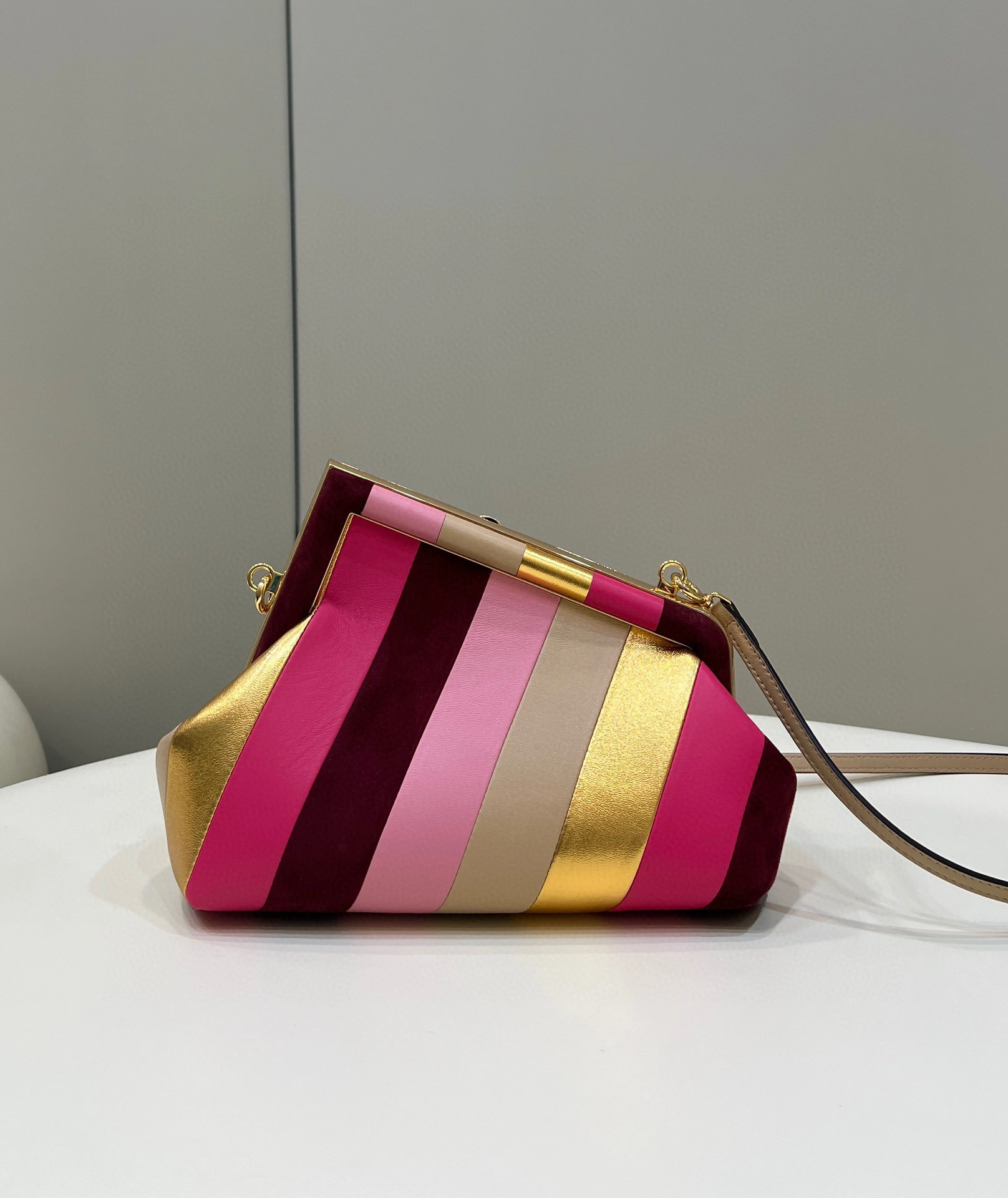MOMO- 8BP129-AJS8-F0MWU first item：B-B000E2723C