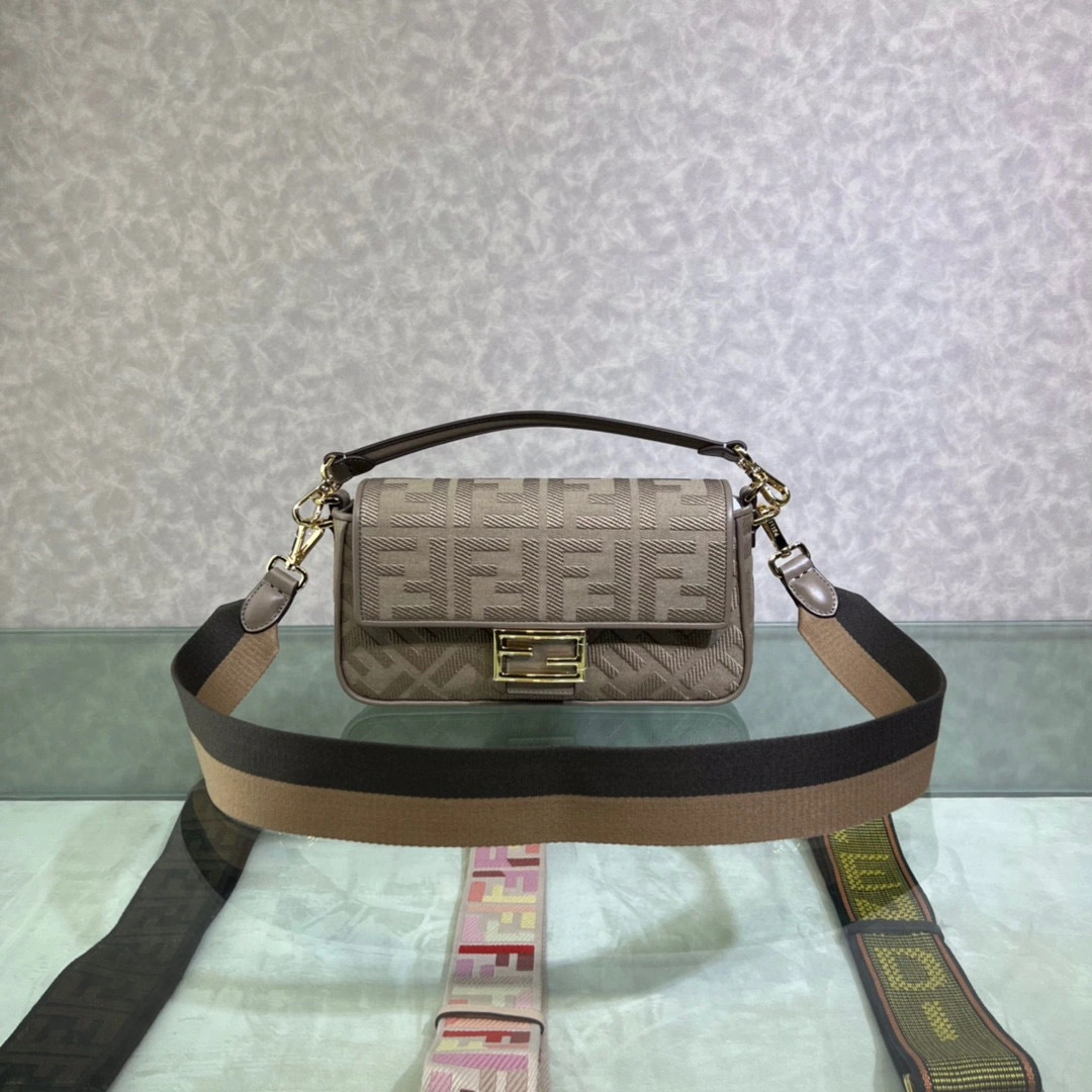 MOMO- 8BR600-AC9O-F1F7M Iconic Baguette item：B-B063G1222C