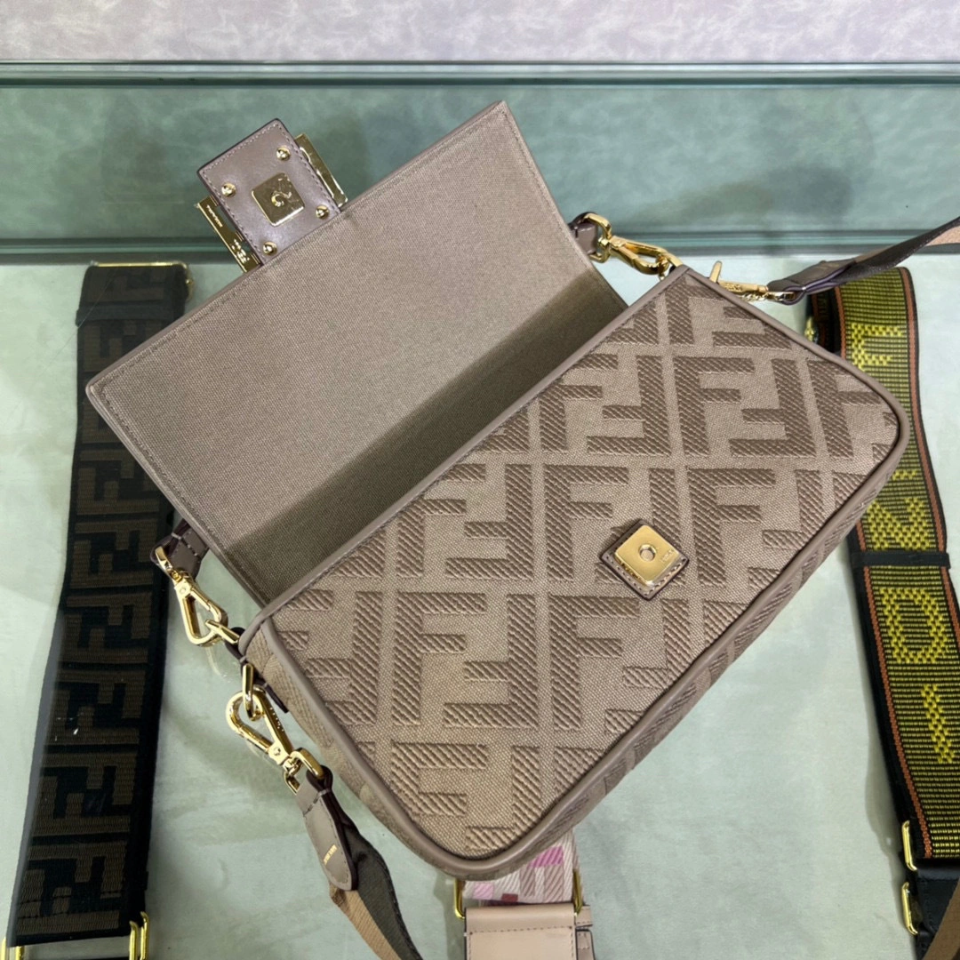 MOMO- 8BR600-AC9O-F1F7M Iconic Baguette item：B-B063G1222C