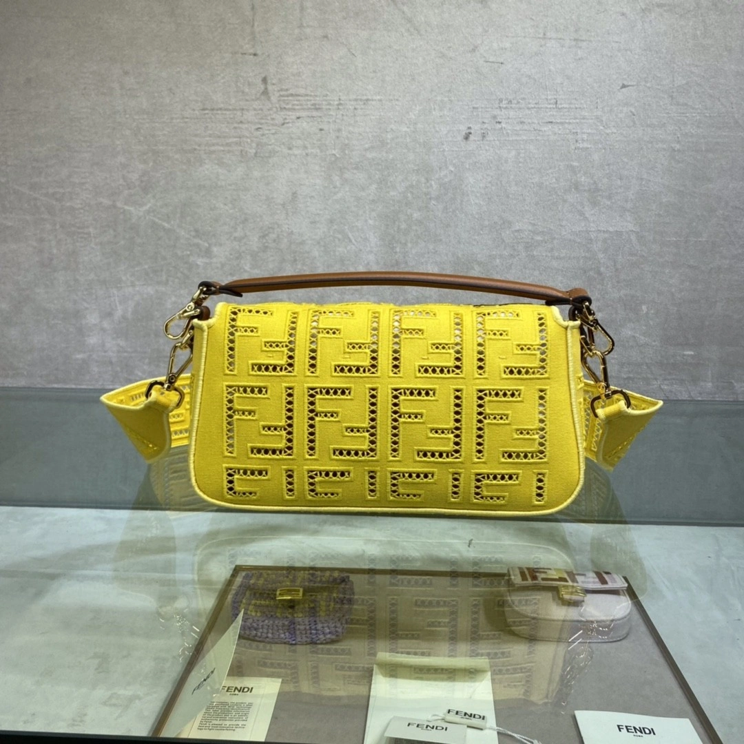MOMO- 8BR600 Baguette item : B-B880C1115