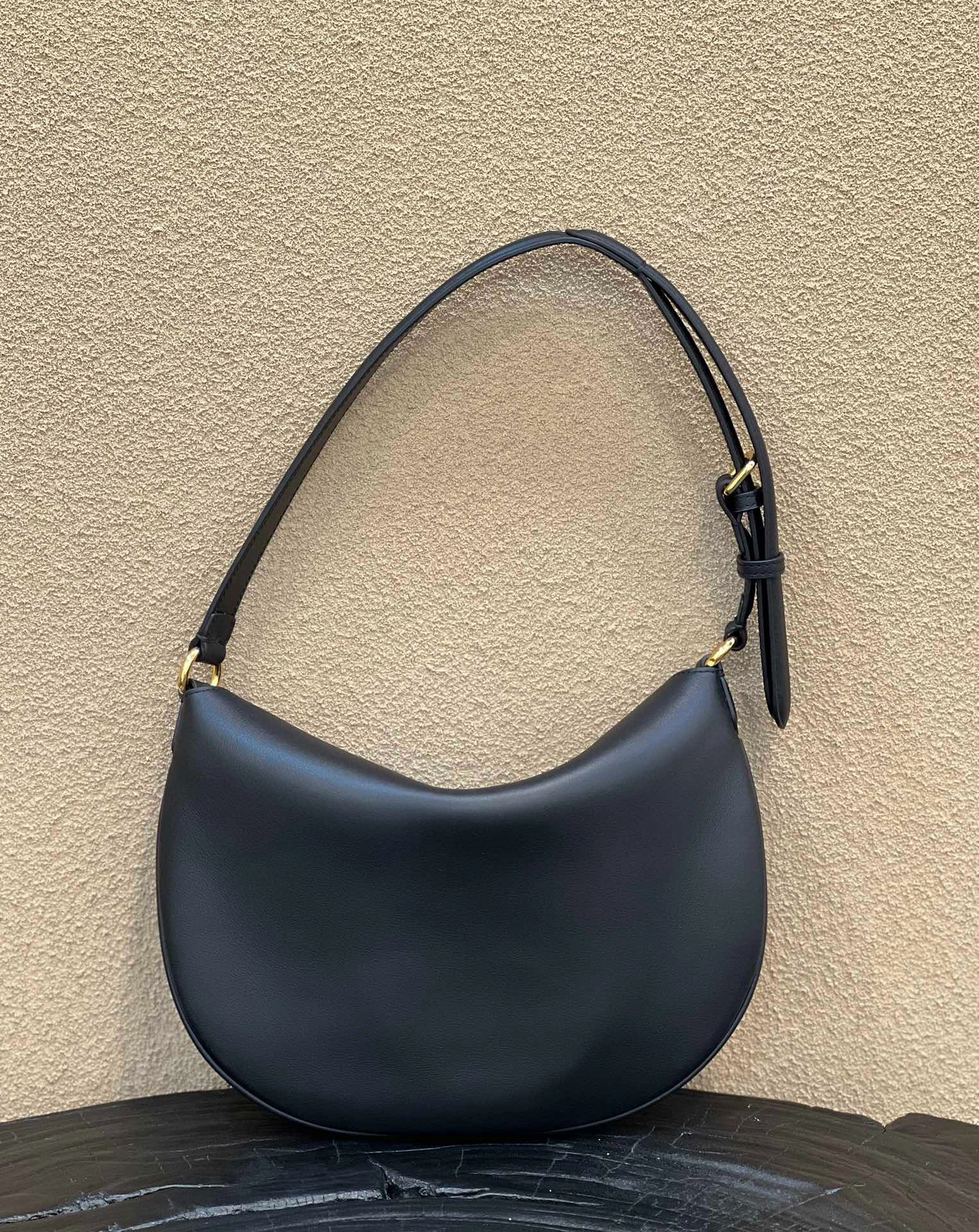 MOMO- 8BR790-AF2P-F0KUR calfskin item：B-B202G1410C