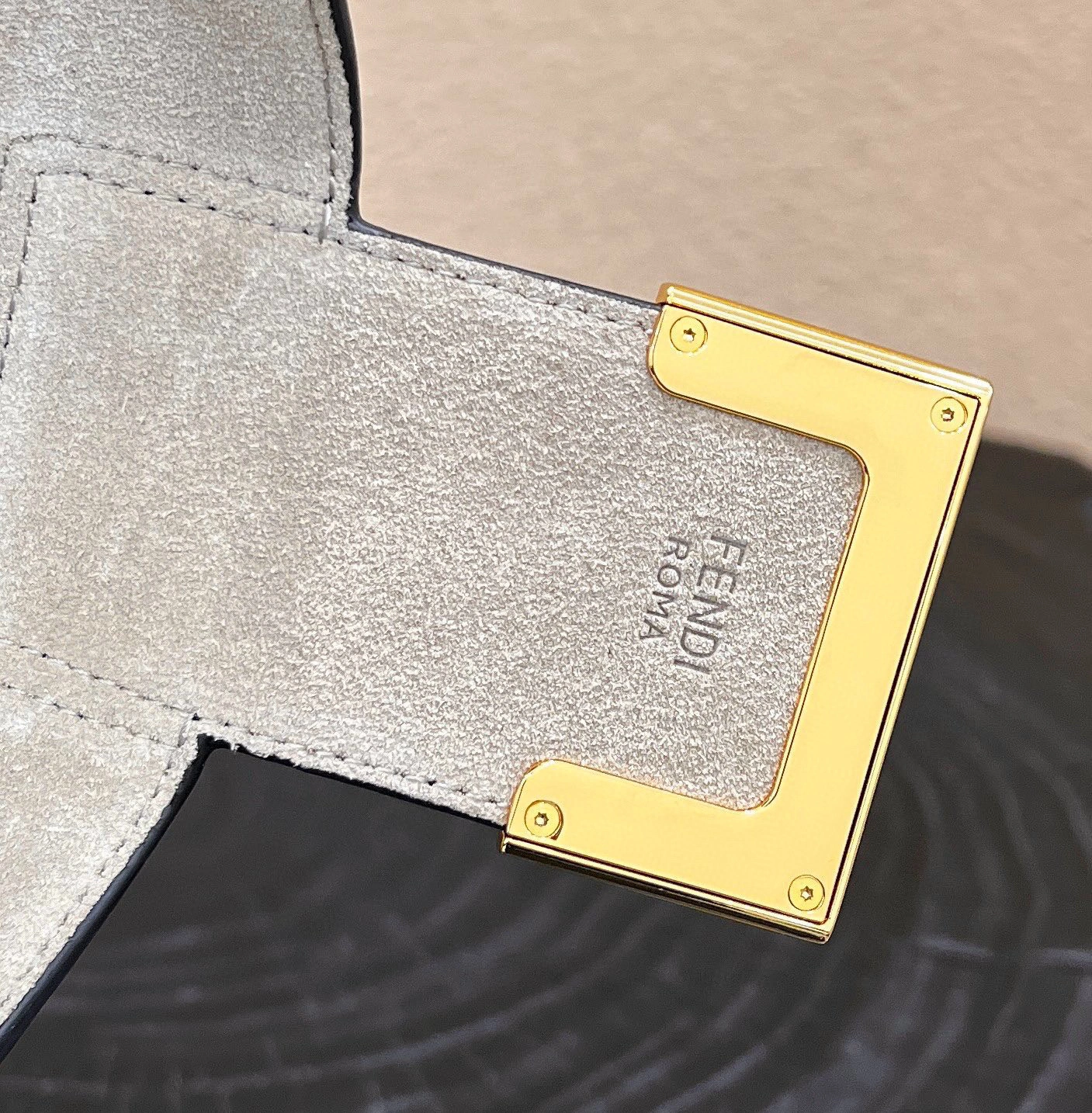 MOMO- 8BR790-AF2P-F0KUR calfskin item：B-B202G1410C