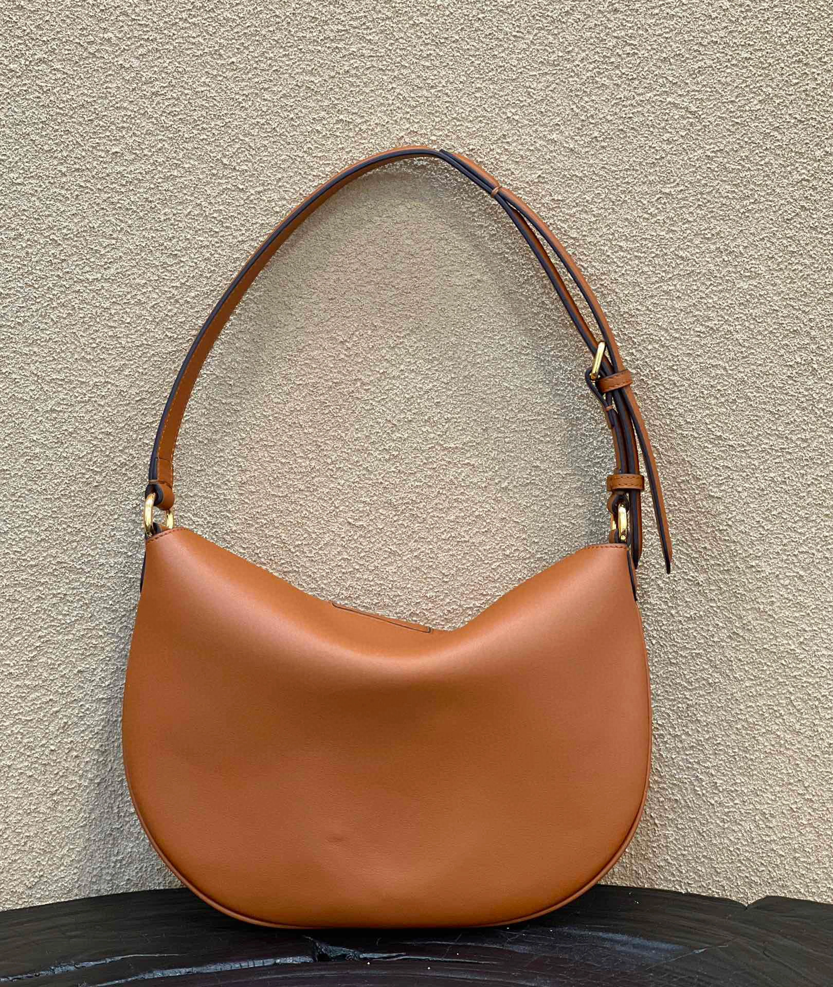 MOMO- 8BR790AF2PF1C6J calfskin item：B-B202G1411C
