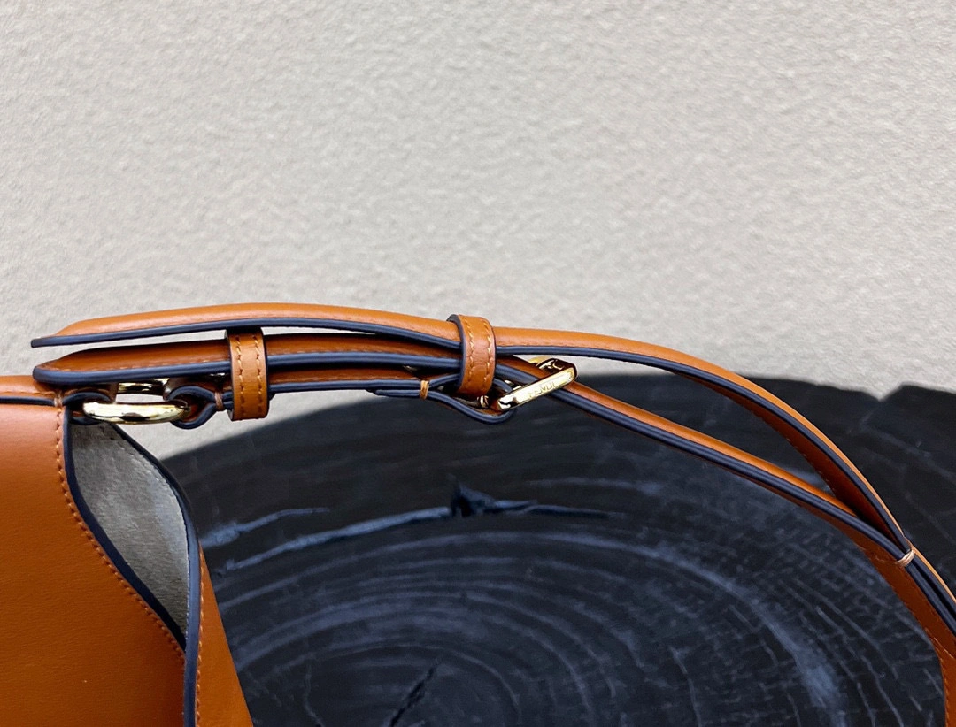 MOMO- 8BR790AF2PF1C6J calfskin item：B-B202G1411C