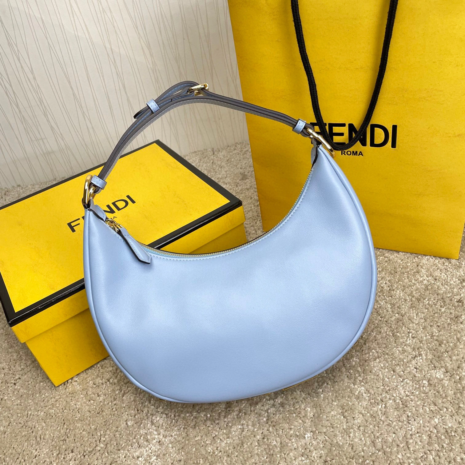 MOMO- 8BR798-A5DY-F1HD2 Graphy cowhide item：B-B000E2711C
