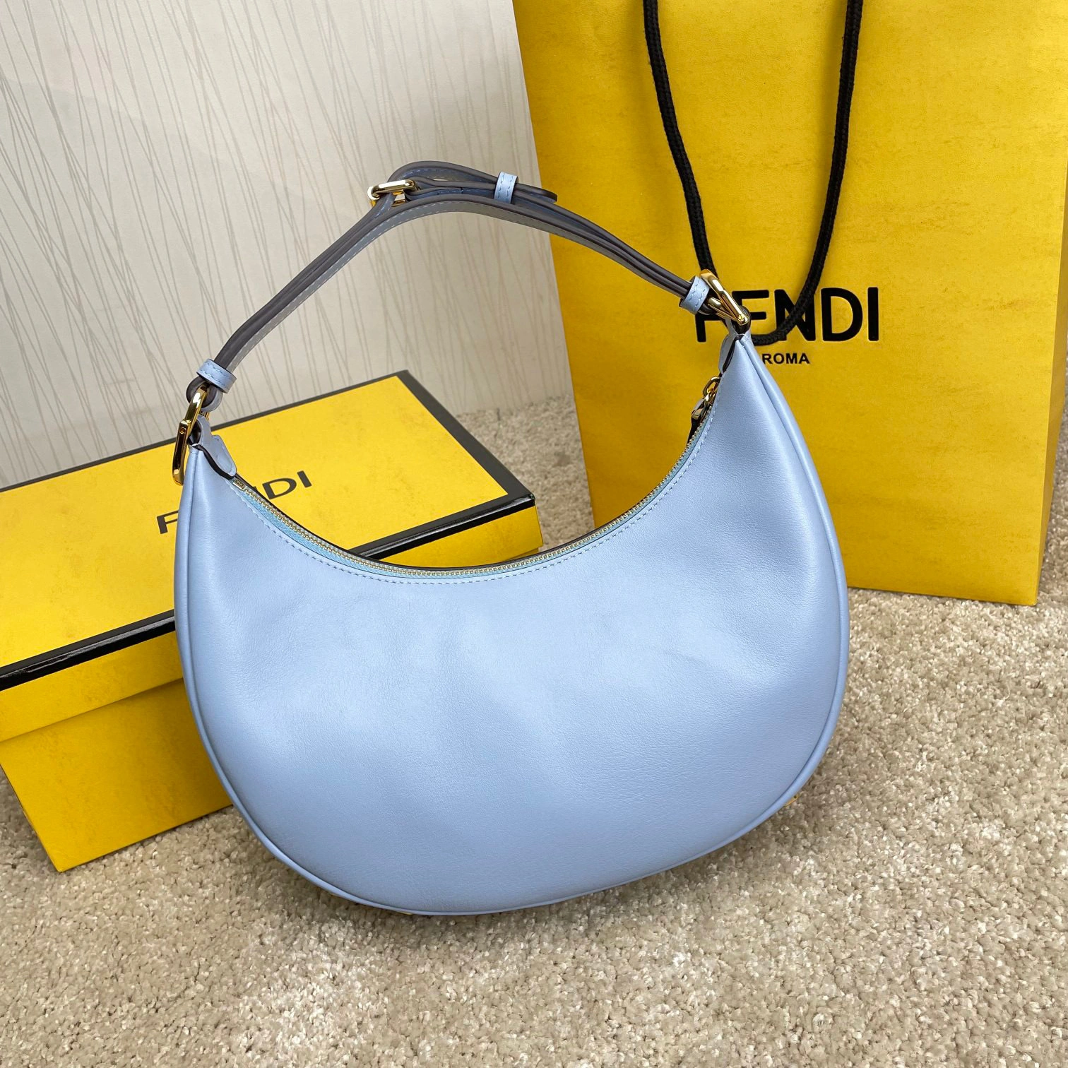 MOMO- 8BR798-A5DY-F1HD2 Graphy cowhide item：B-B000E2711C