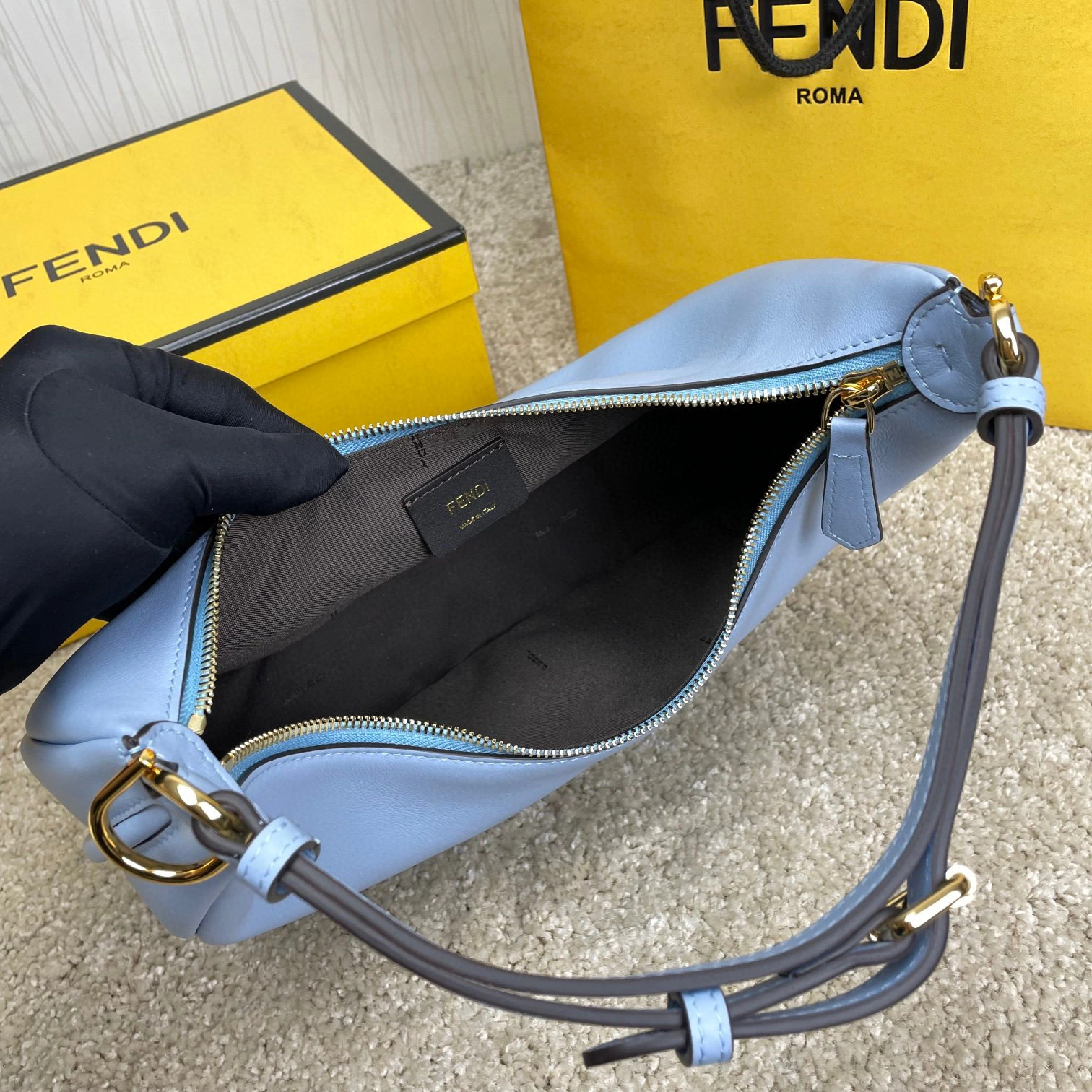 MOMO- 8BR798-A5DY-F1HD2 Graphy cowhide item：B-B000E2711C
