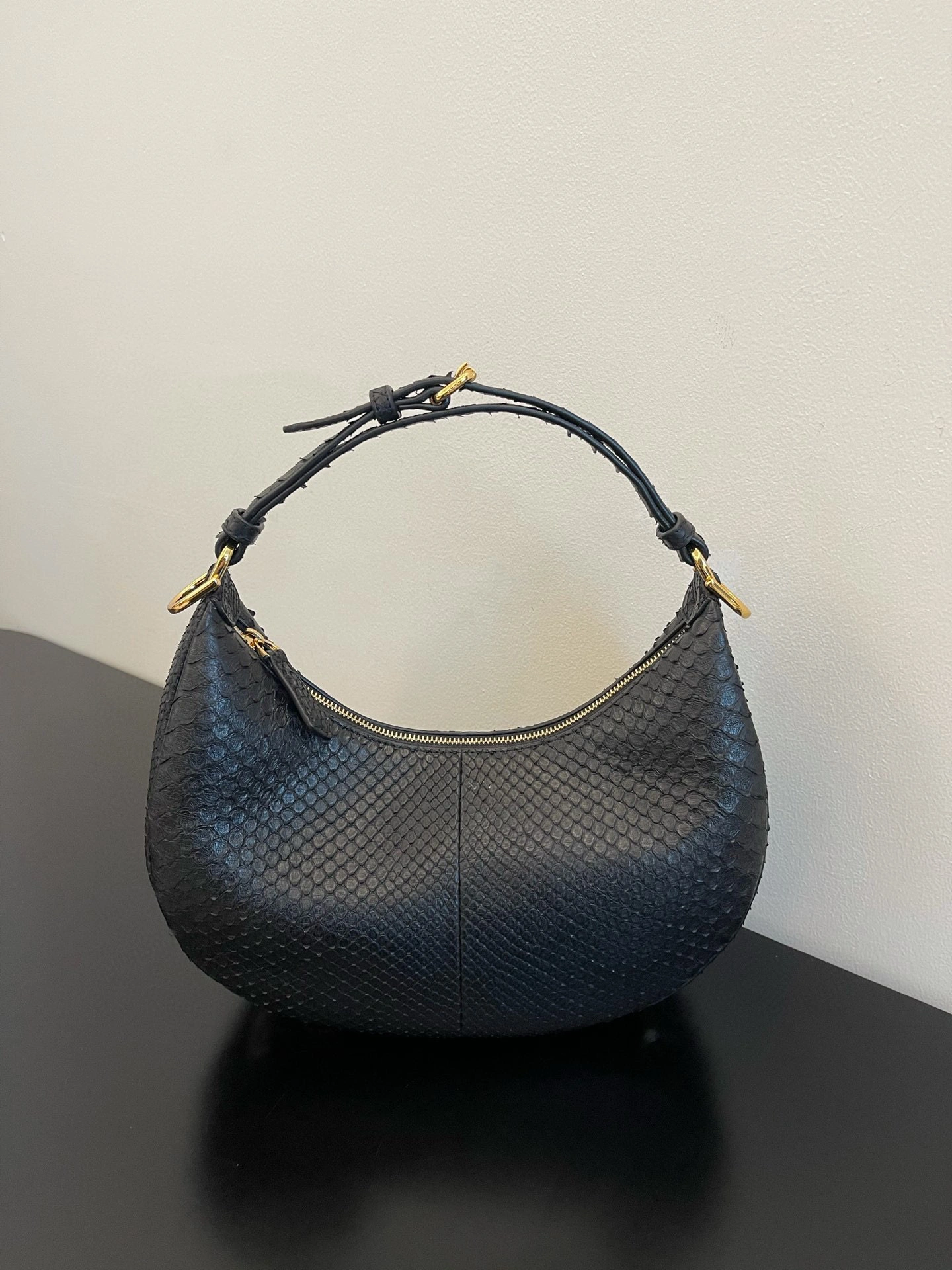 MOMO- 8BR798-AHN2-F1HEJ praphy item：B-B598G1515C