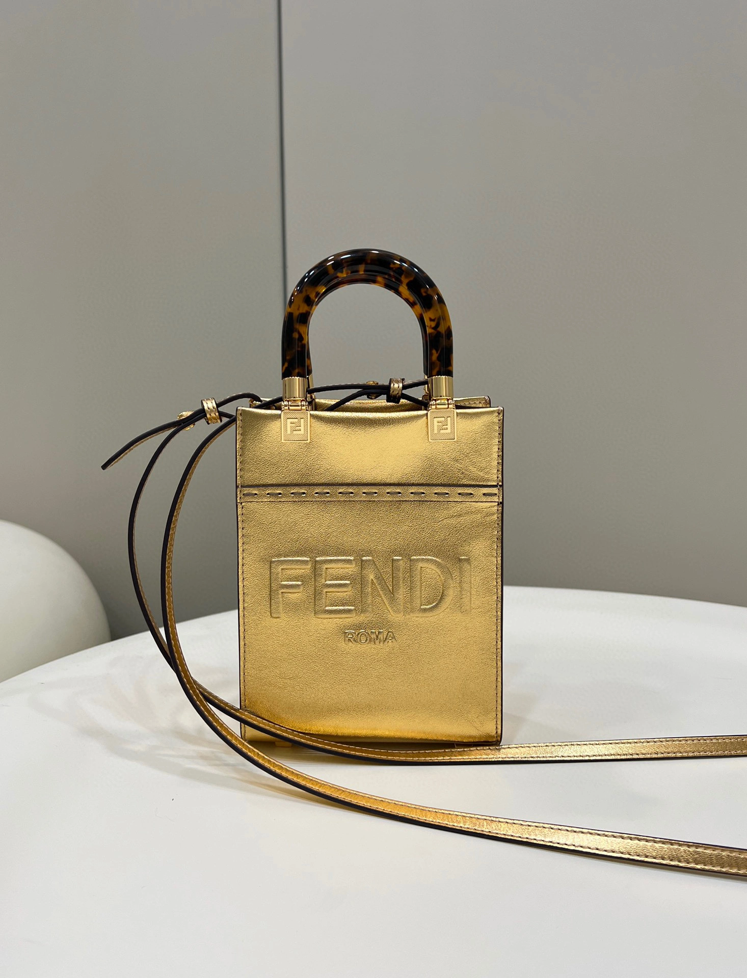 MOMO- 8BS051-AJH7F-1GNN MINI TOTE cowhide item：B-B000F1132C