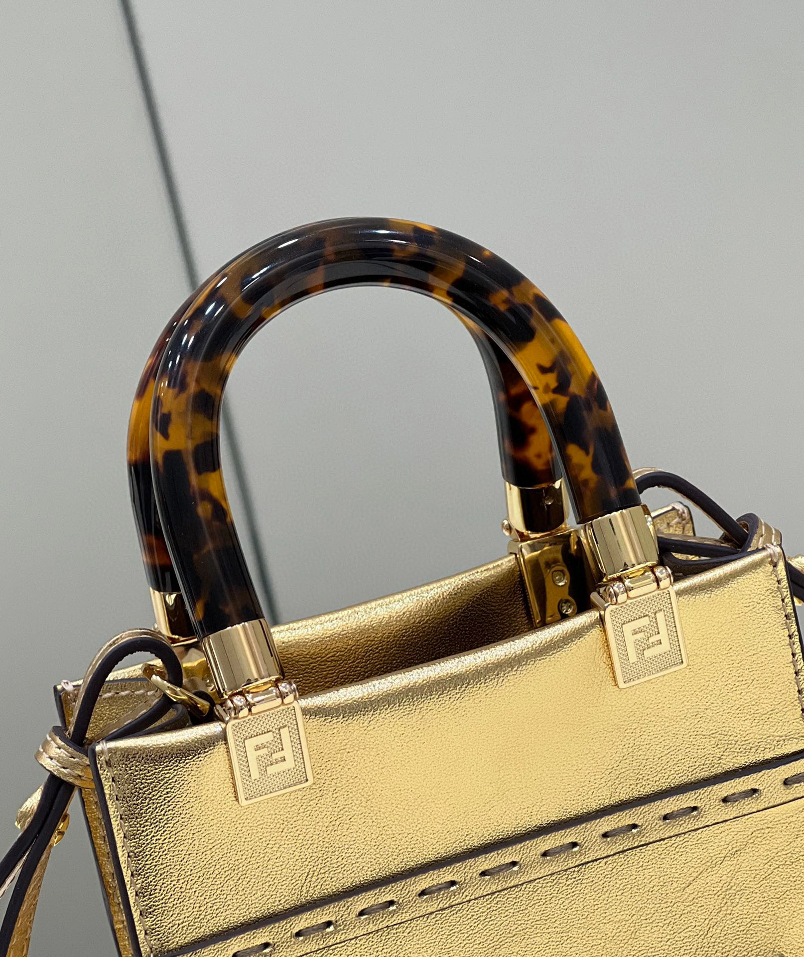 MOMO- 8BS051-AJH7F-1GNN MINI TOTE cowhide item：B-B000F1132C