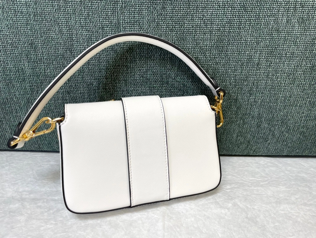 MOMO- 8BS066-AJT6-F0K7E item：B-B063F1515C
