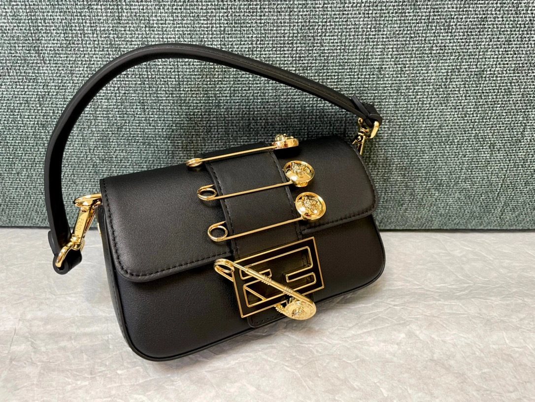 &MOMO- 8BS066AJT6F0KUR item：B-B063F1621C