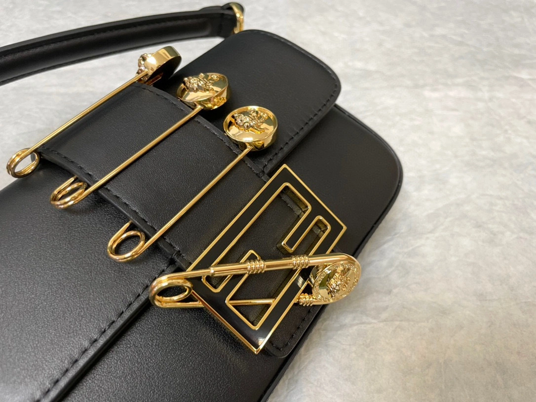 &MOMO- 8BS066AJT6F0KUR item：B-B063F1621C