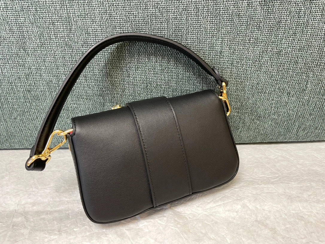 &MOMO- 8BS066AJT6F0KUR item：B-B063F1621C