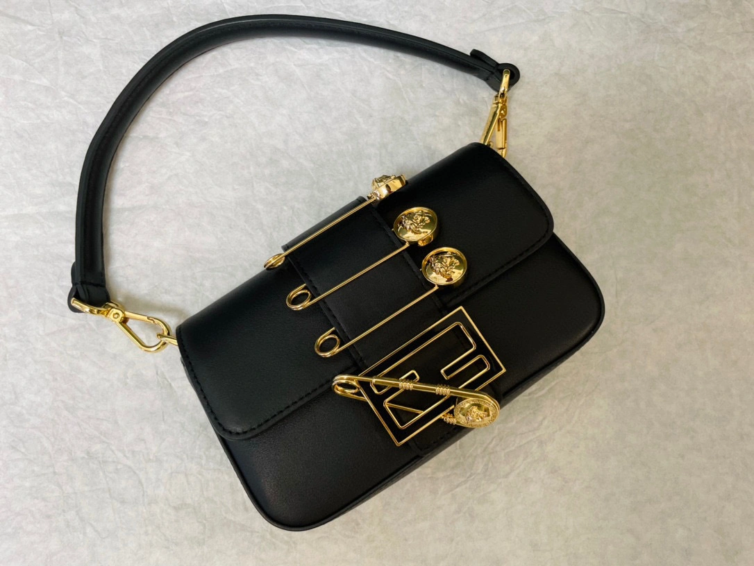 &MOMO- 8BS066AJT6F0KUR item：B-B063F1621C