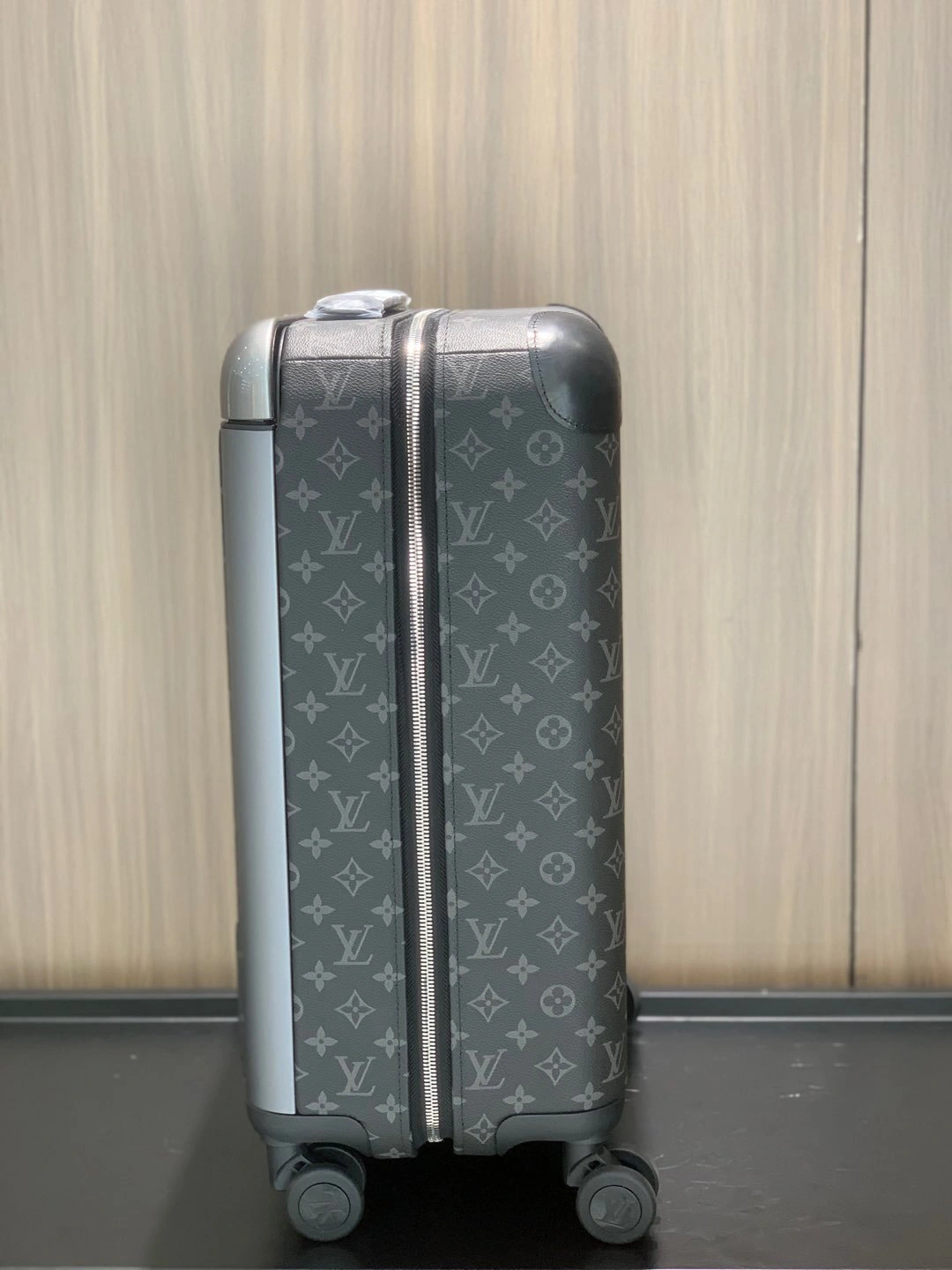 MOMO- 8V M10252 high quality version HORIZON item：E-B177I2601