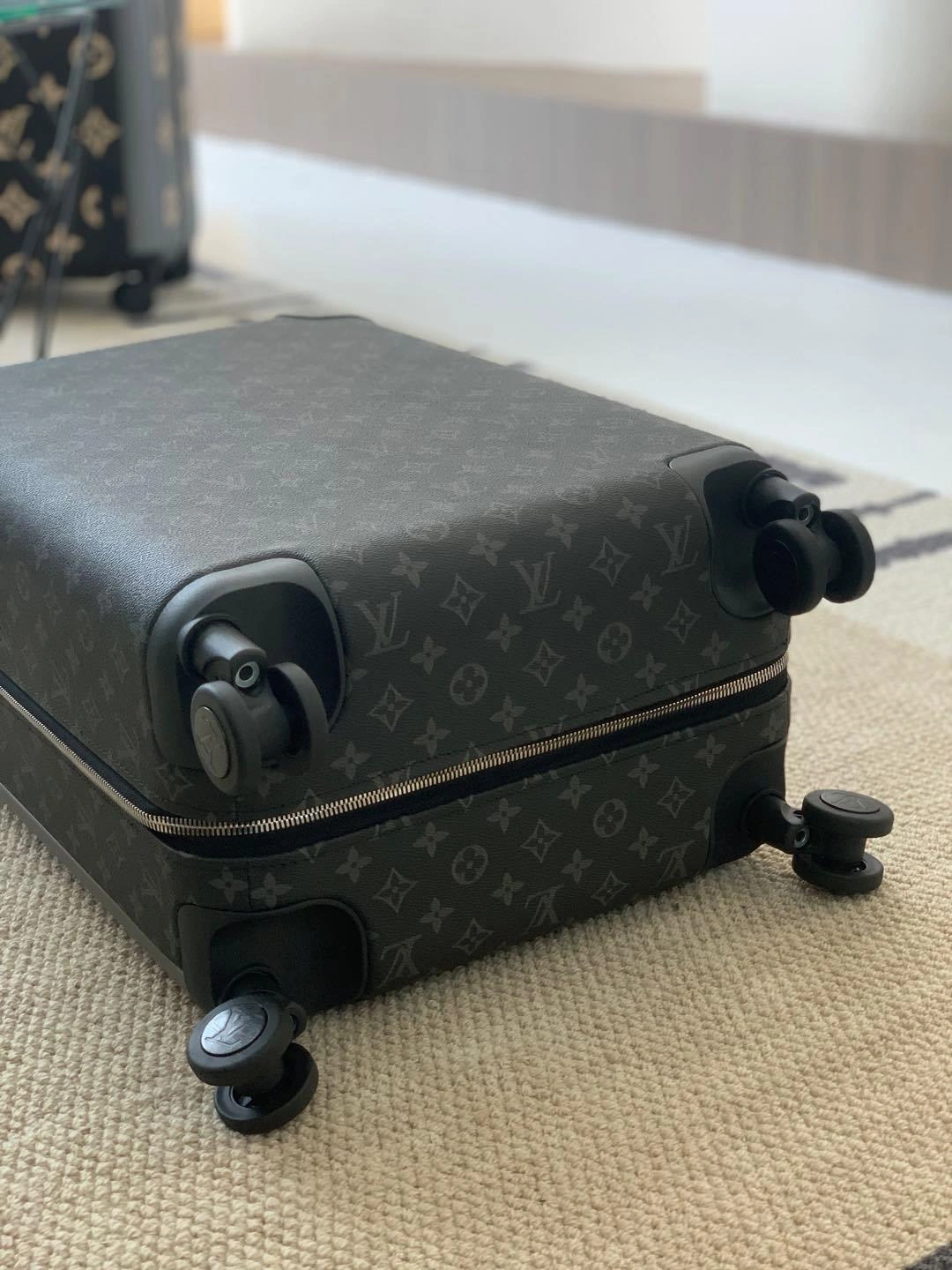 MOMO- 8V M10252 high quality version HORIZON item：E-B177I2601