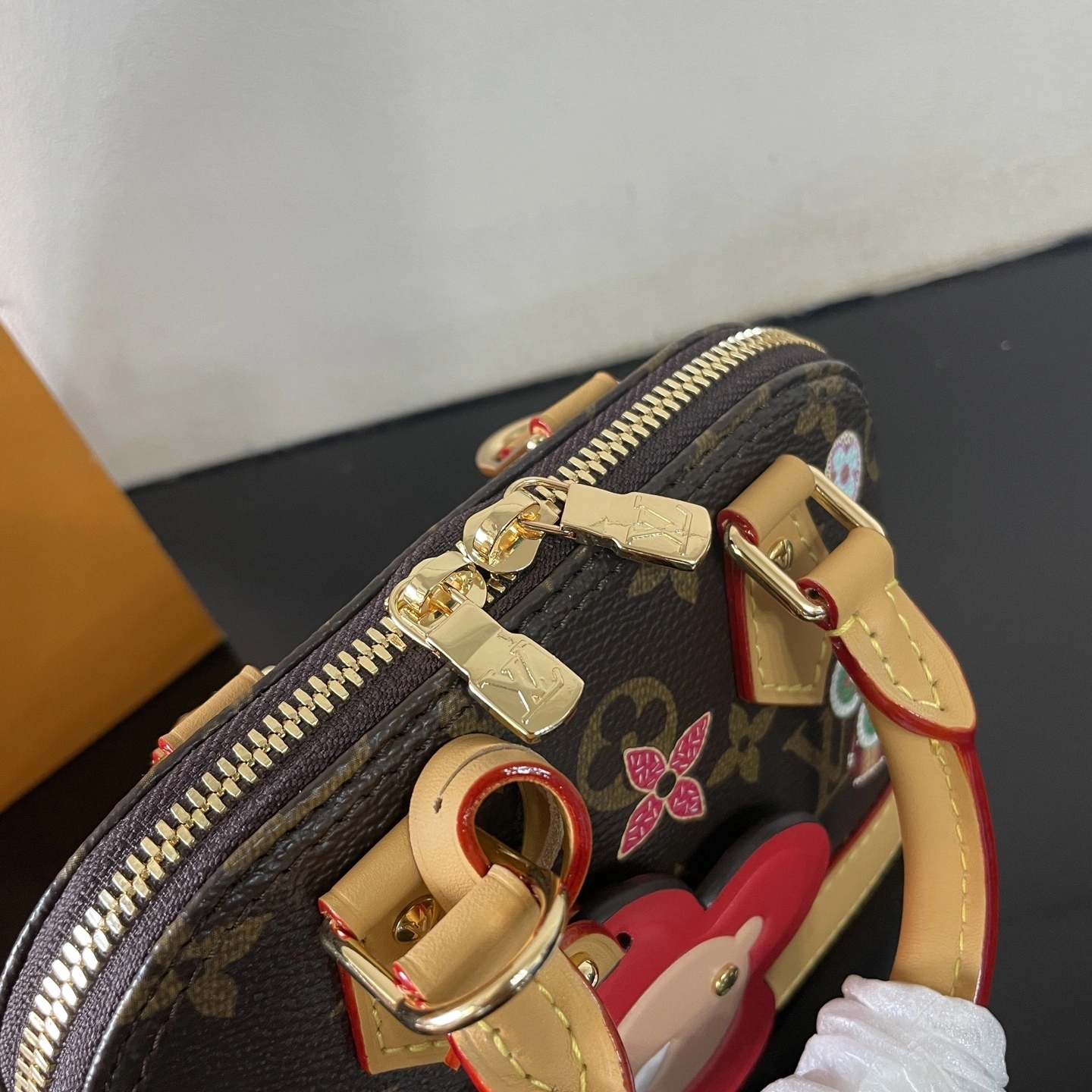 MOMO- 8V M12199 Nano Alma cowhide high quality version item：E-B177I2402