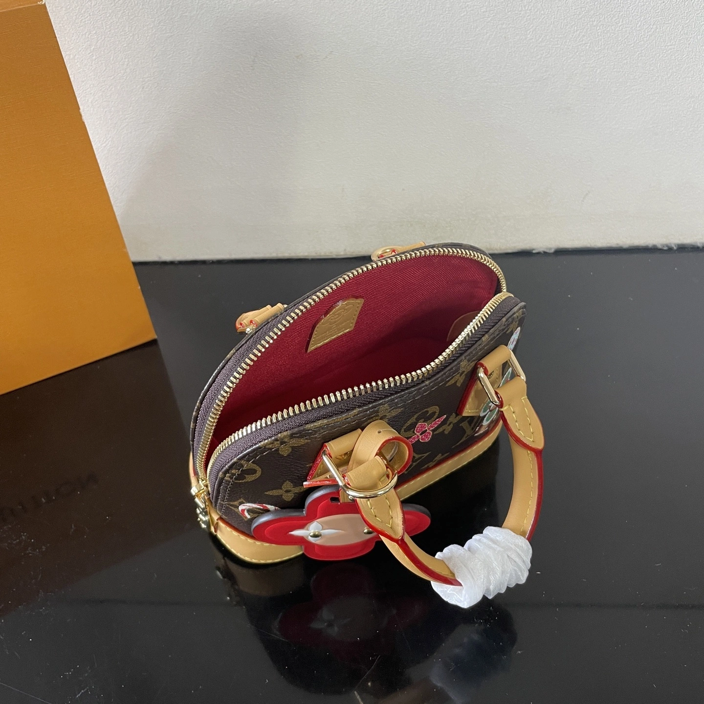 MOMO- 8V M12199 Nano Alma cowhide high quality version item：E-B177I2402