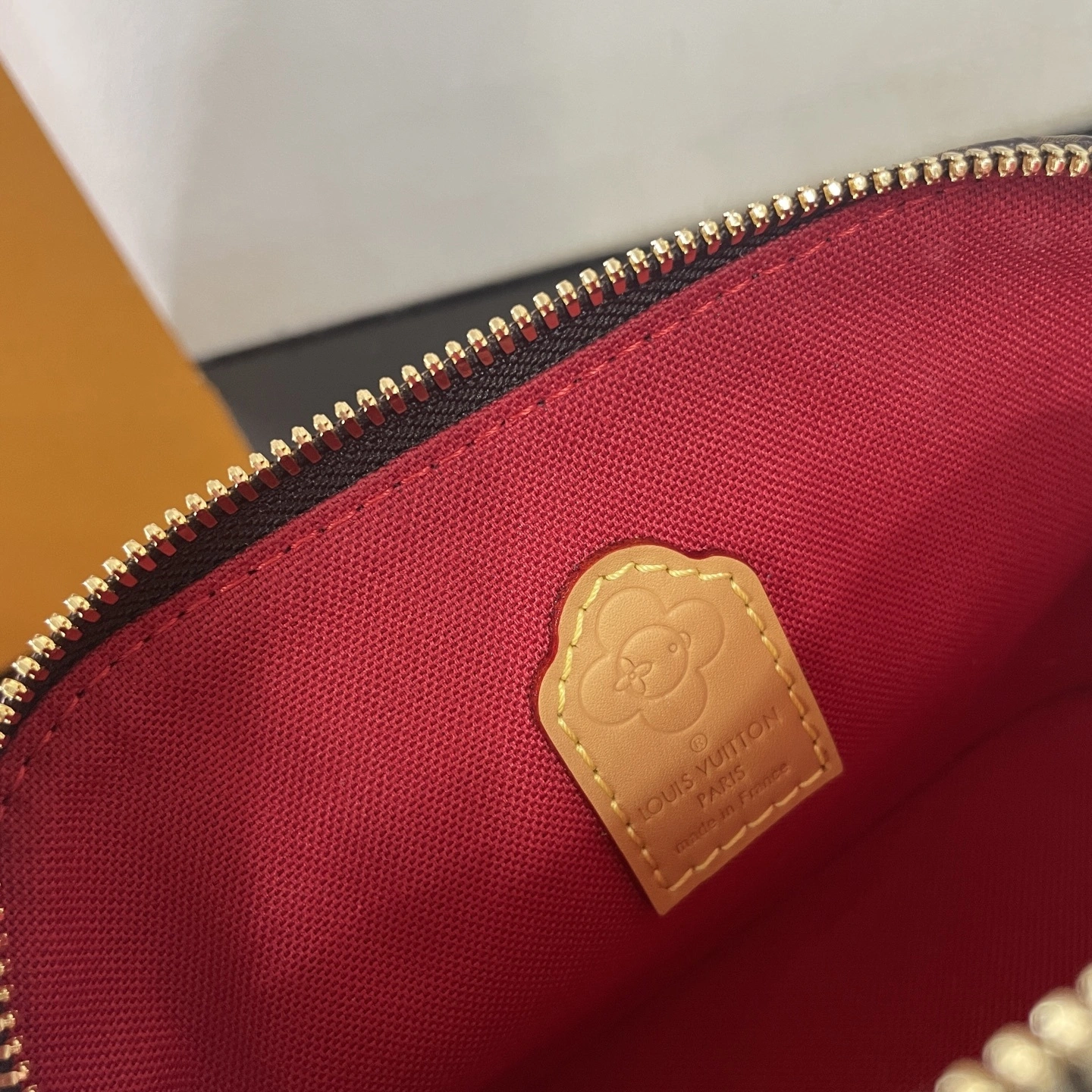 MOMO- 8V M12199 Nano Alma cowhide high quality version item：E-B177I2402