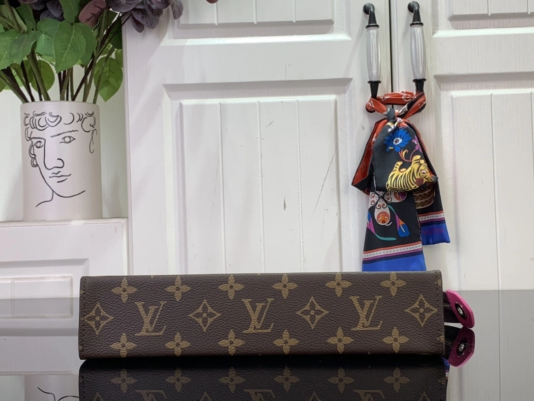 MOMO- 8V M12818 high quality version cowhide 【Pochette Voyage 】 item：E-B000A0494H