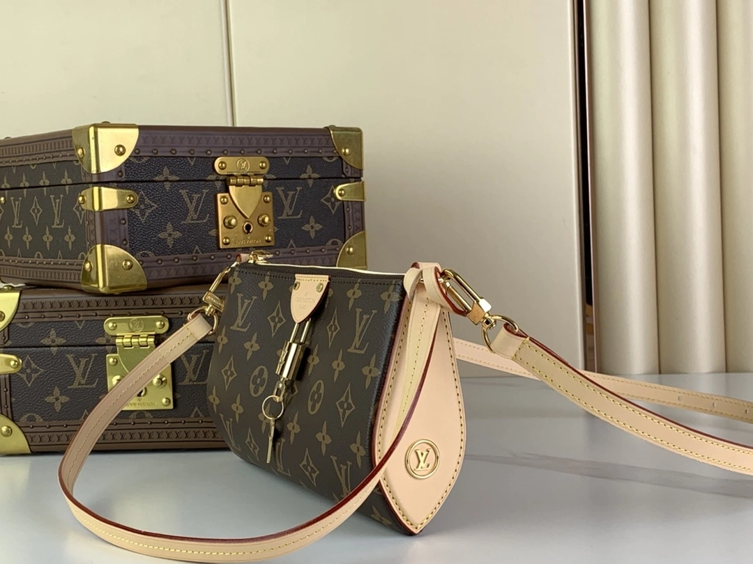 MOMO--8V M12859 item:D-B566E2687T