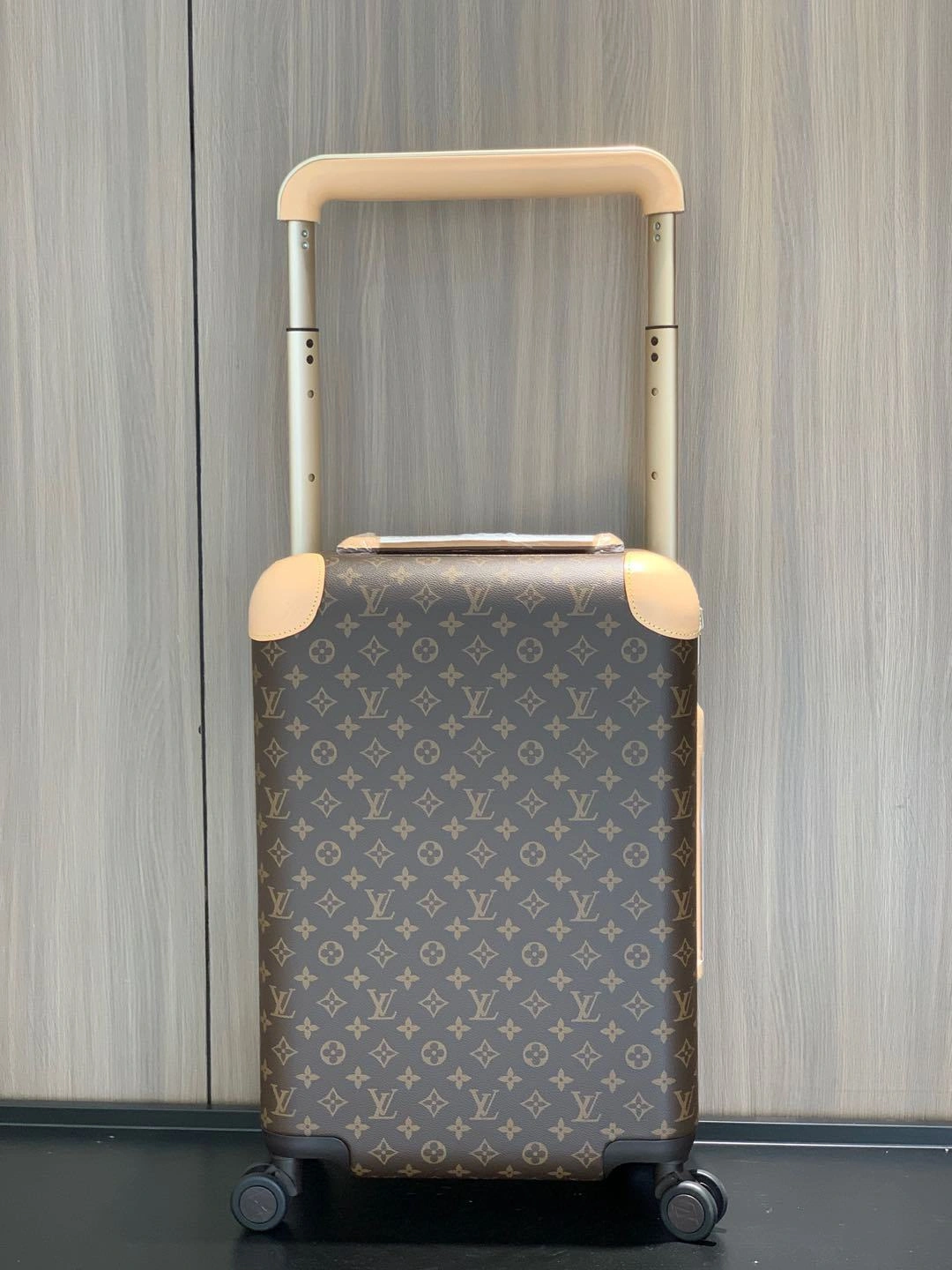 MOMO- 8V M13768 high quality version HORIZON item：E-B177I2598