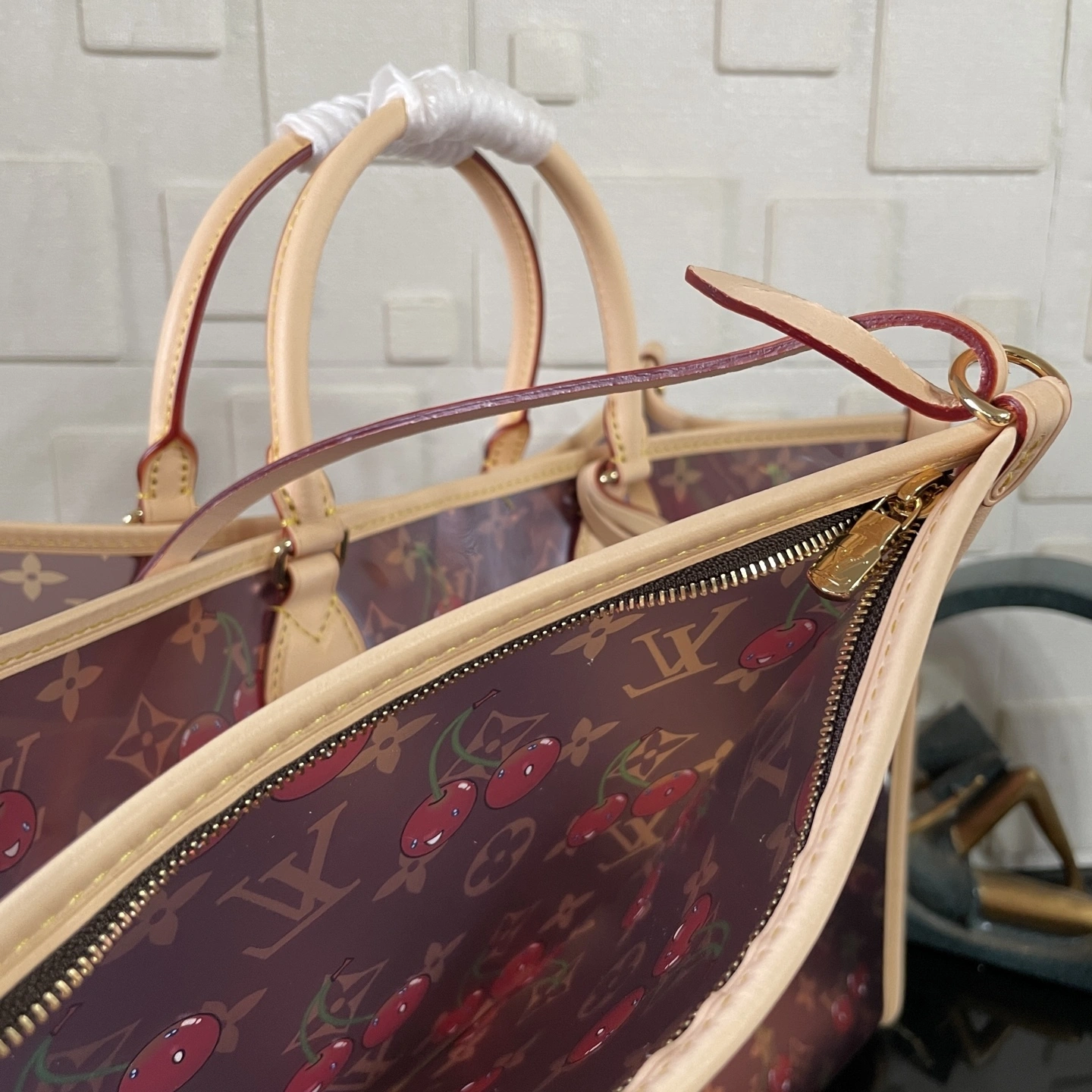 MOMO- 8V M14306 high quality version ONTHEGO cowhide item：E-B177I2512