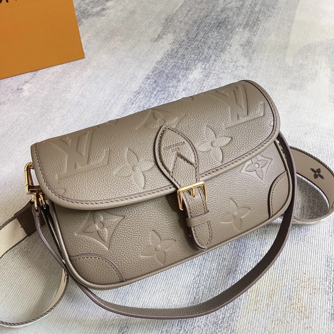 MOMO--8V M15049 high quality version Diane item:E-B000L1801T