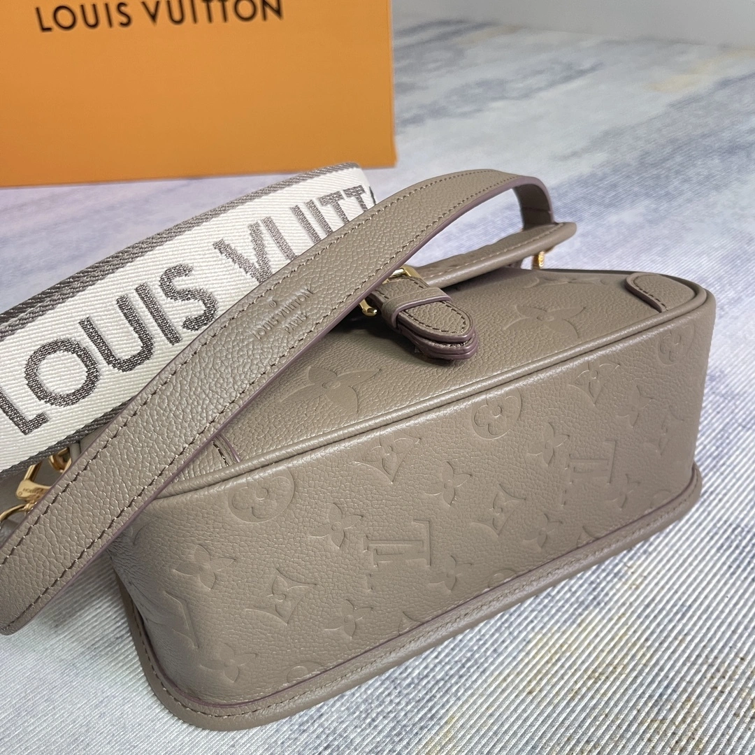 MOMO--8V M15049 high quality version Diane item:E-B000L1801T