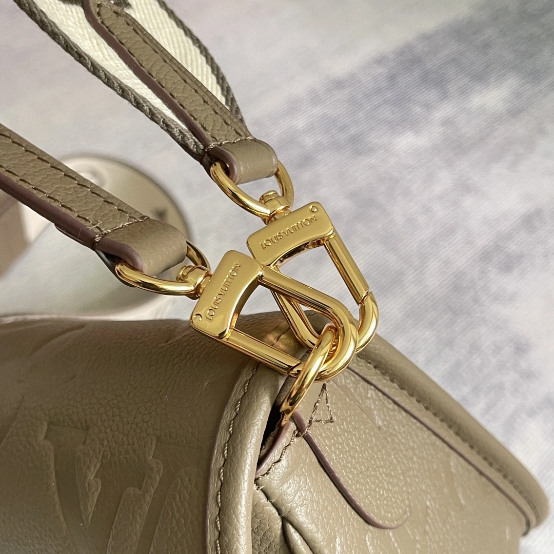 MOMO--8V M15049 high quality version Diane item:E-B000L1801T
