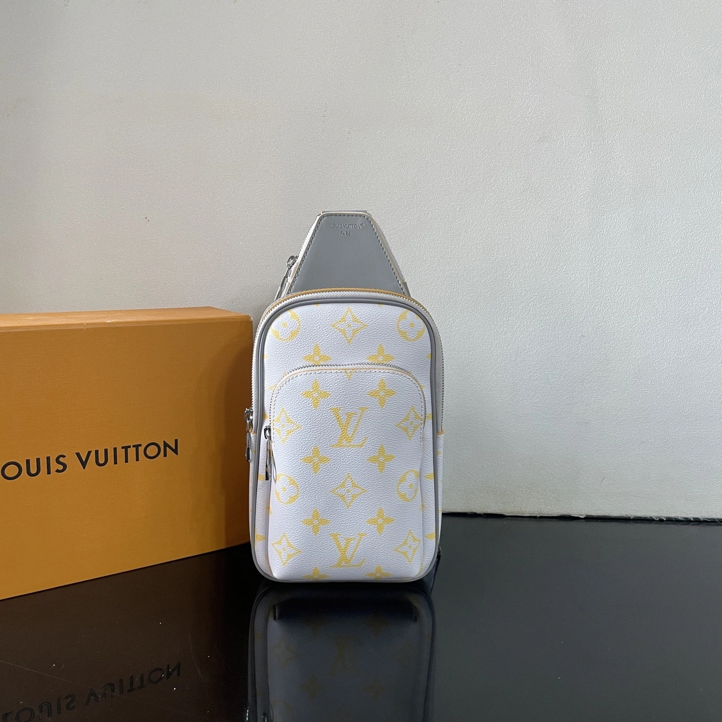 MOMO- 8V M15078 high quality version Avenue Slingbag item：E-B177I2584