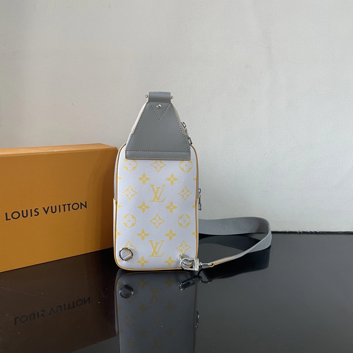 MOMO- 8V M15078 high quality version Avenue Slingbag item：E-B177I2584