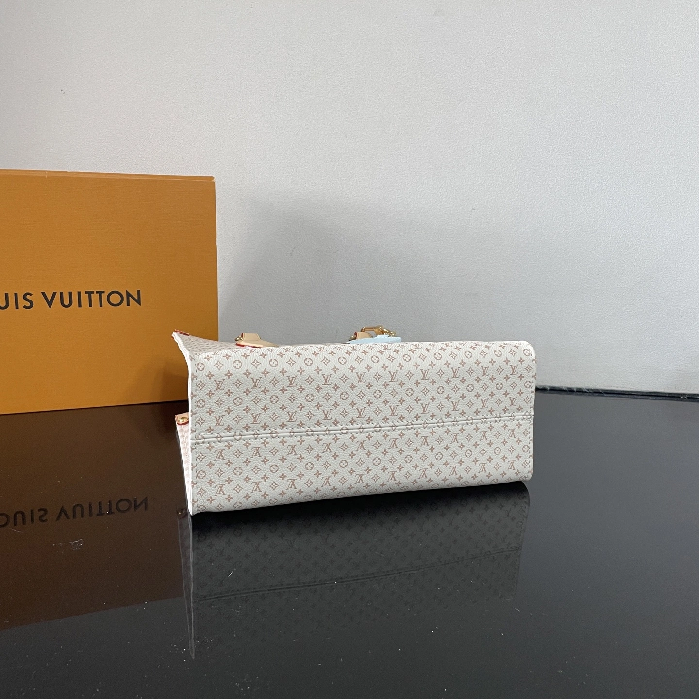 MOMO- 8V M15138 high quality version Romance item：E-B177I2582