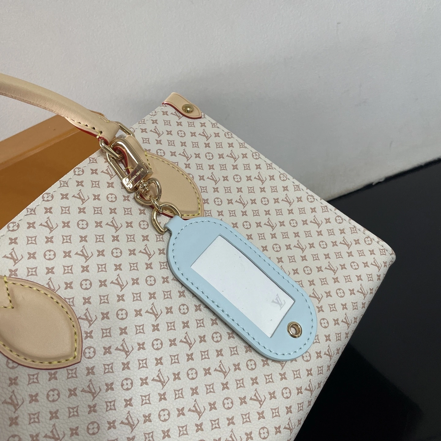 MOMO- 8V M15138 high quality version Romance item：E-B177I2582