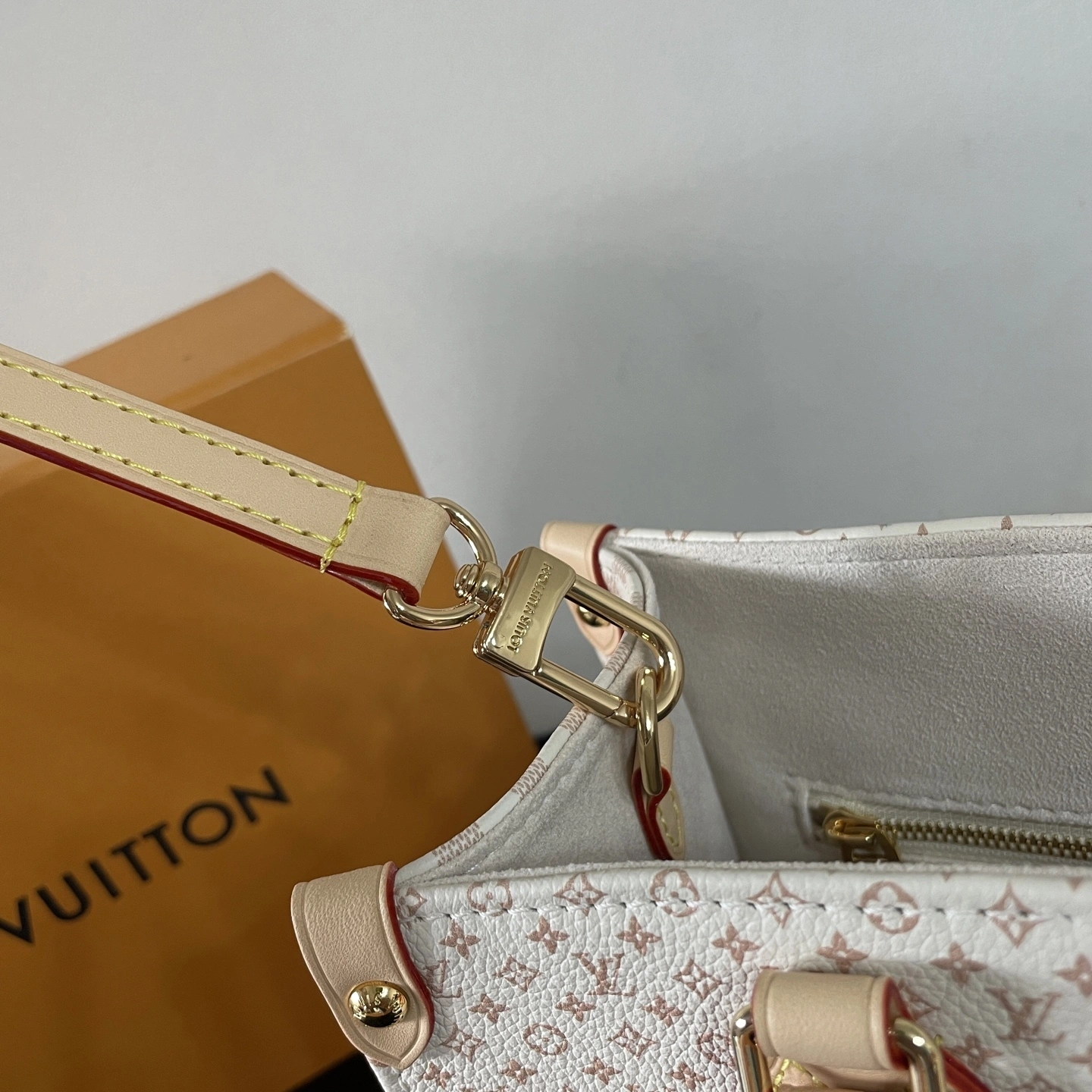 MOMO- 8V M15138 high quality version Romance item：E-B177I2582