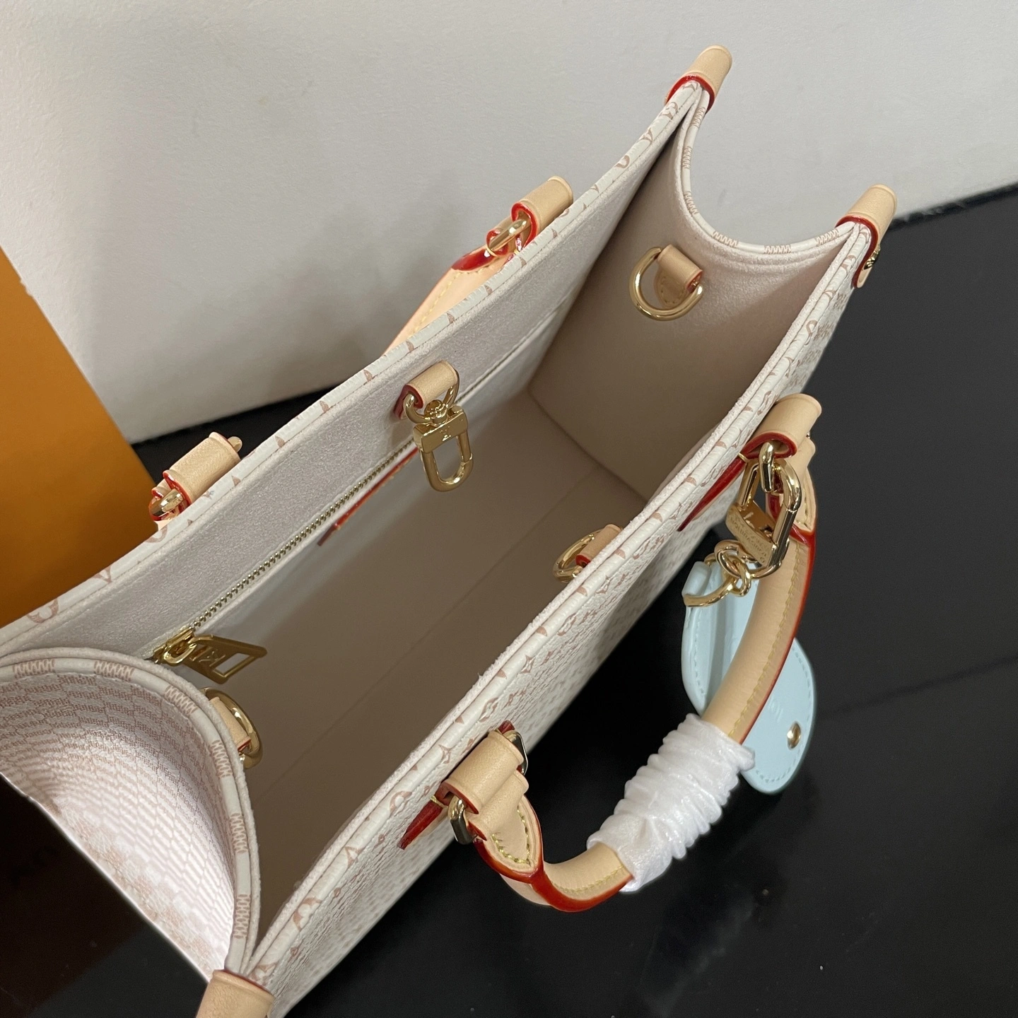 MOMO- 8V M15138 high quality version Romance item：E-B177I2582