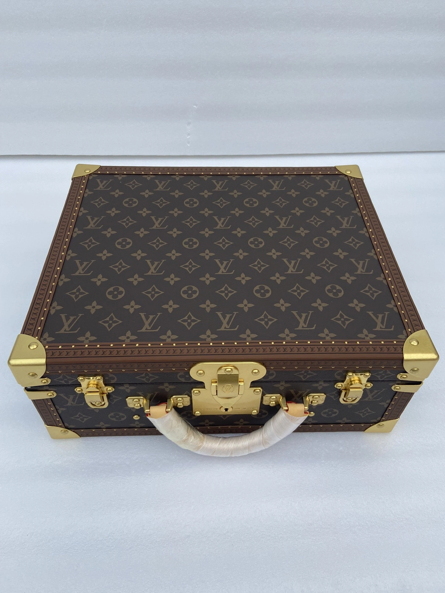 MOMO--8V M21424 high quality version item:E-B000J2356H