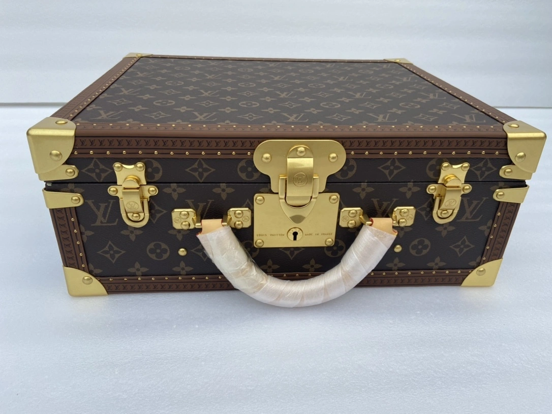 MOMO--8V M21424 high quality version item:E-B000J2356H