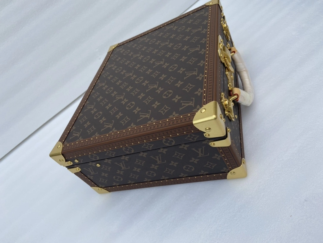 MOMO--8V M21424 high quality version item:E-B000J2356H