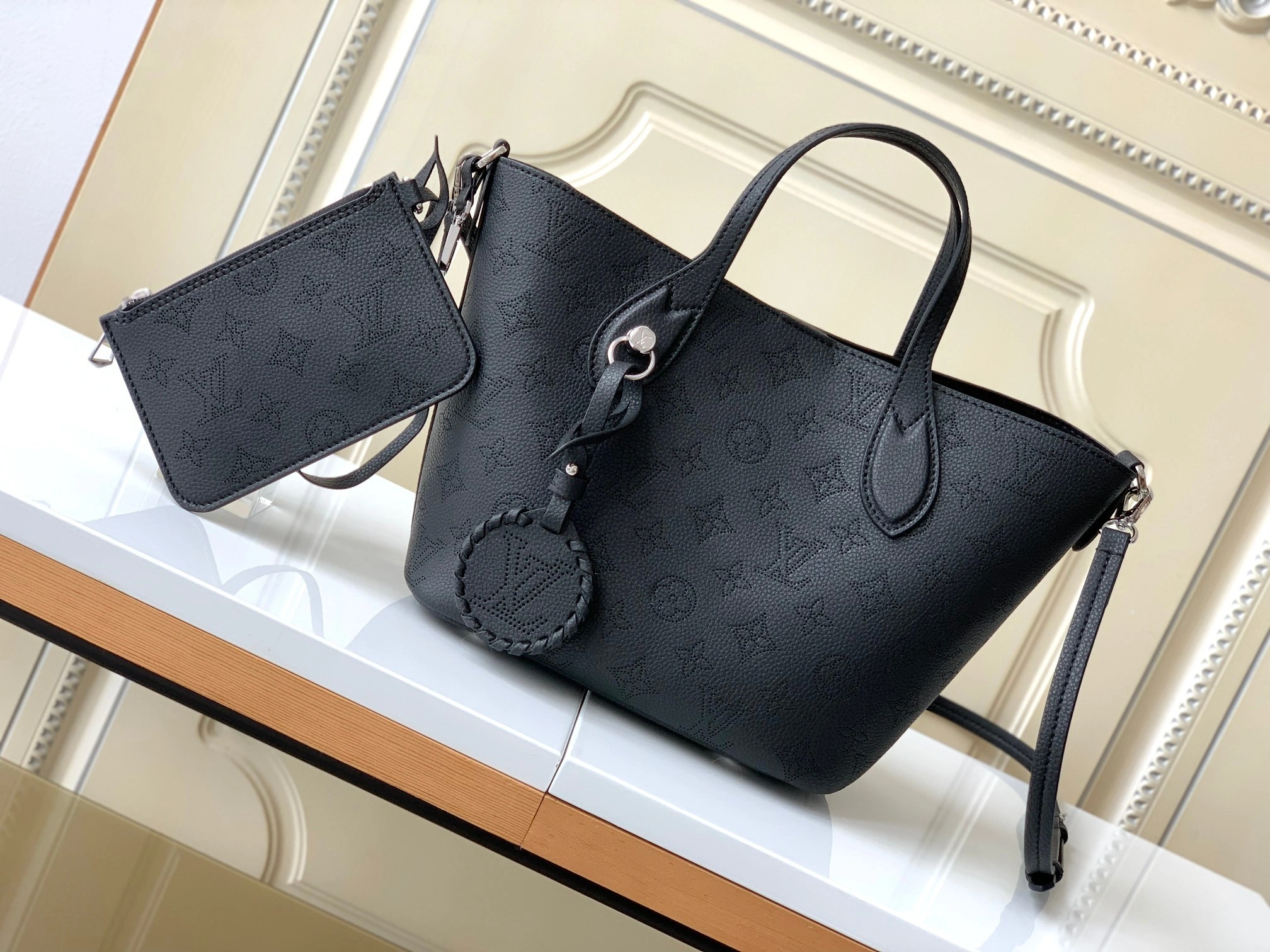 MOMO--8V M21848 high quality version Blossom cowhide item:E-B000L1807T